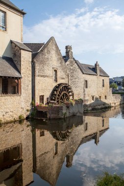 Nehir boyunca değirmen