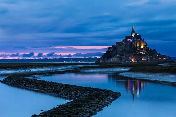 Normandiya 'daki ünlü manastır.