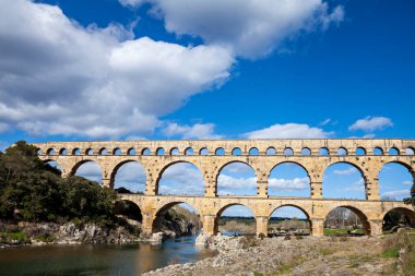 Fransa 'nın güneyindeki ünlü Roma müktesebatı.