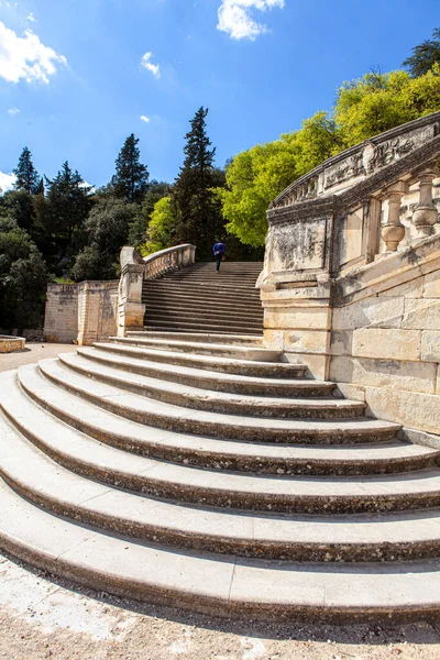 公共の庭にある記念碑的な階段 — ストック写真