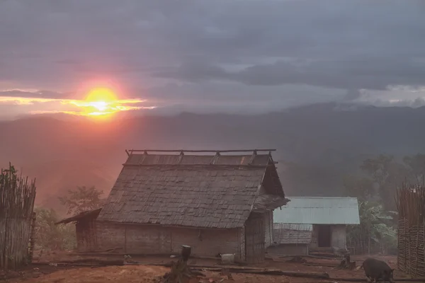 Восход солнца в селе Аха — стоковое фото