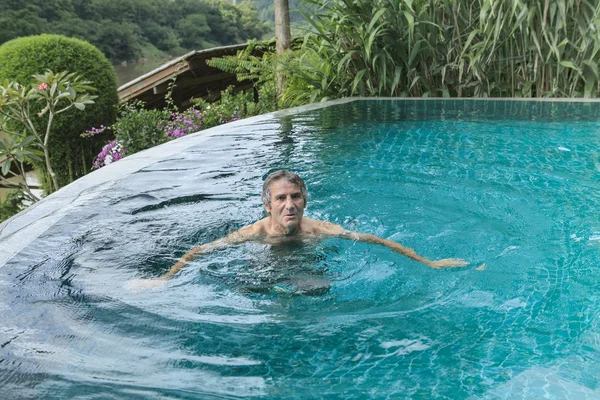 En la piscina — Foto de Stock