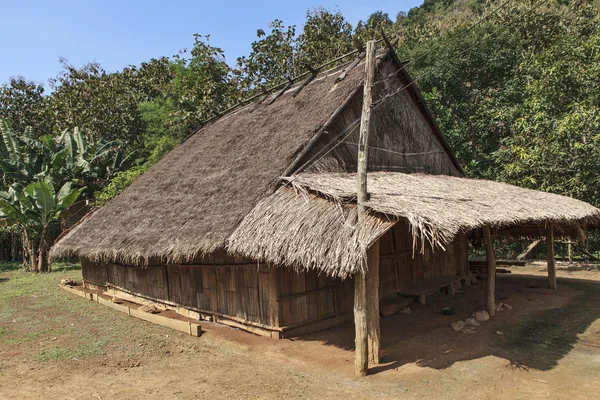 Casa típica no laos norte — Fotografia de Stock
