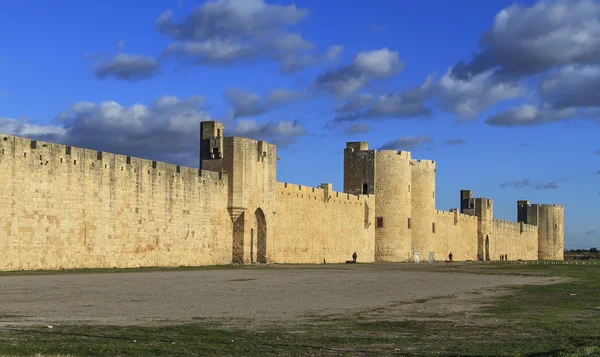 Opevnění města aigues mortes — Stock fotografie