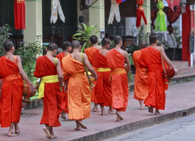 luang prabang keşişler
