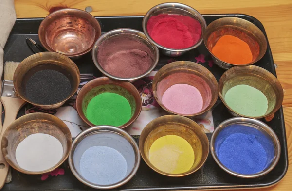 Чашки кольоровий пісок — стокове фото