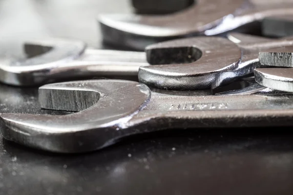 Close-up van de moersleutel stalen gereedschappen voor reparatie — Stockfoto