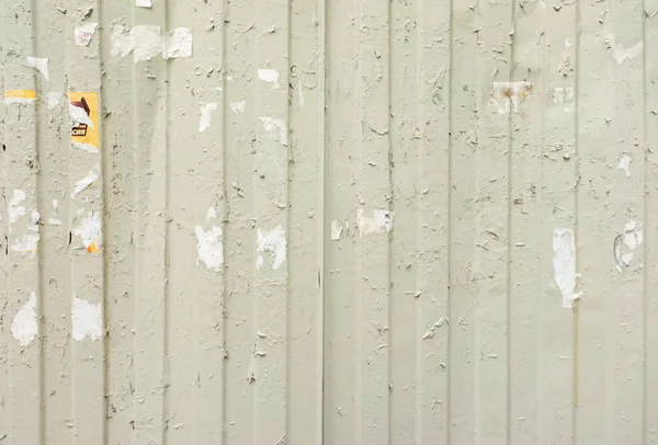 Carteles desgarrados en paredes viejas grunge — Foto de Stock