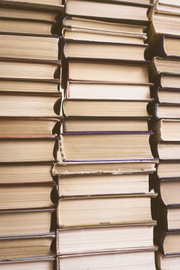 Bir yığın eski kitap