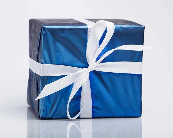 Scatola regalo blu — Foto Stock