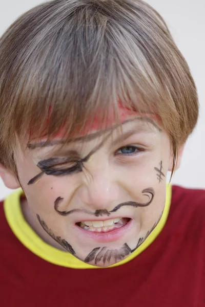 Close-up de menino pirata mal-humorado — Fotografia de Stock