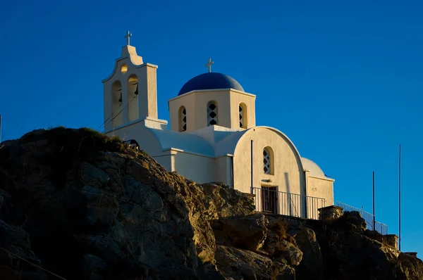 Iglesia Ortodoxa en Kamari . — Foto de Stock