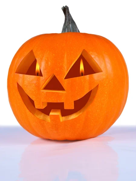 Zawarte w starych dyni, halloween, jack-o latarnia na białym tle z płomieni w oczach — Zdjęcie stockowe