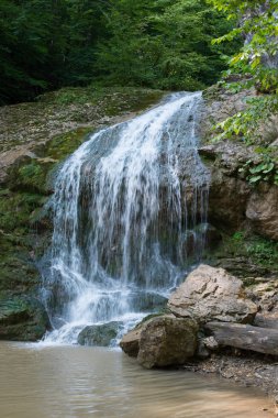 Kafkasya tabiatı görkemli dağ manzarası