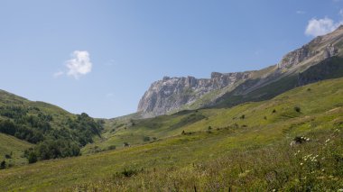 Kafkasya tabiatı görkemli dağ manzarası