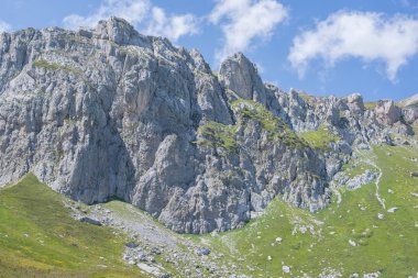 Kafkasya tabiatı görkemli dağ manzarası