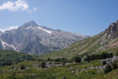 Kafkasya tabiatı görkemli dağ manzarası