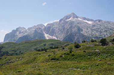 Kafkasya tabiatı görkemli dağ manzarası