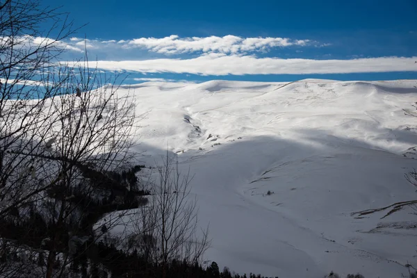 A majestosa paisagem montanhosa da Reserva Natural do Cáucaso — Fotografia de Stock