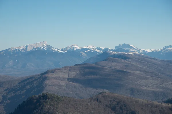 Les paysages montagneux majestueux de la réserve naturelle du Caucase — Photo