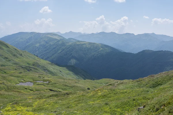 雄伟的山脉风景的高加索地区自然保护区 — 图库照片