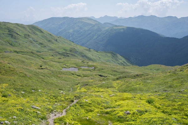 Die majestätische Berglandschaft des Kaukasus-Naturschutzgebietes — Stockfoto