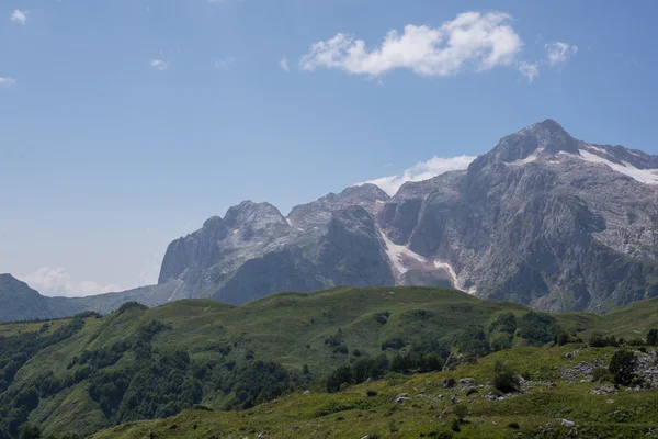 Die majestätische Berglandschaft des Kaukasus-Naturschutzgebietes — Stockfoto