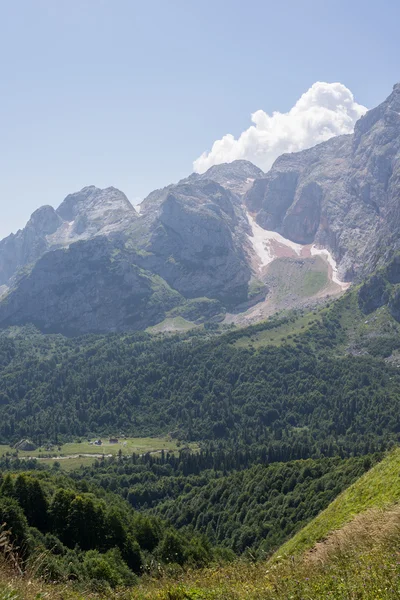 Majestátní horské scenérie přírodní rezervace Kavkaz — Stock fotografie