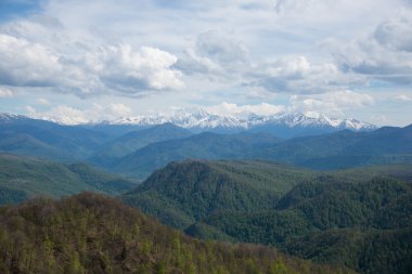 Kafkasya tabiatı görkemli dağ manzarası