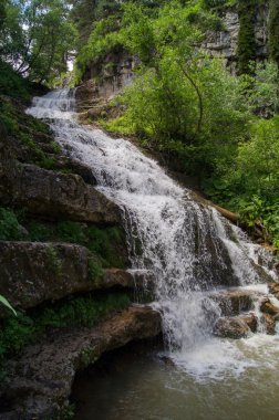 Kafkasya tabiatı görkemli dağ manzarası