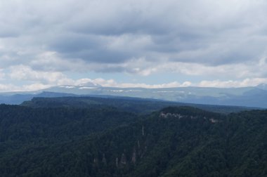 Kafkasya tabiatı görkemli dağ manzarası