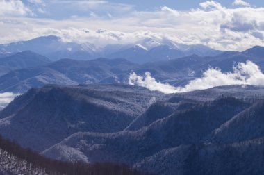 Kafkasya tabiatı görkemli dağ manzarası
