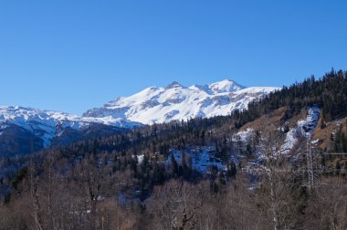 Kafkasya tabiatı görkemli dağ manzarası