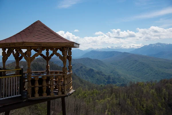 El majestuoso paisaje montañoso de la Reserva Natural del Cáucaso — Foto de Stock