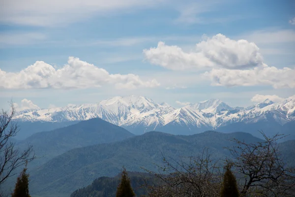 El majestuoso paisaje montañoso de la Reserva Natural del Cáucaso — Foto de Stock