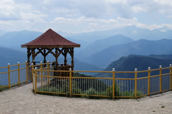 Peisajul montan maiestuos al Rezervației Naturale Caucaz — Fotografie, imagine de stoc