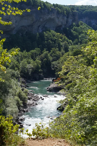 Les paysages montagneux majestueux de la réserve naturelle du Caucase — Photo