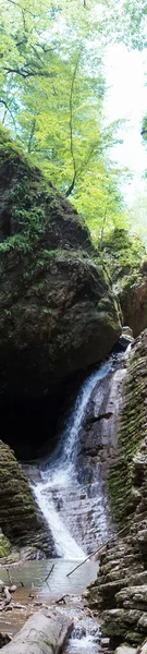 Det majestätiska bergslandskapet i naturreservatet Kaukasus — Stockfoto