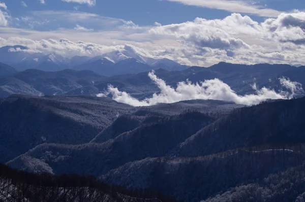 Kafkasya tabiatı görkemli dağ manzarası — Stok fotoğraf