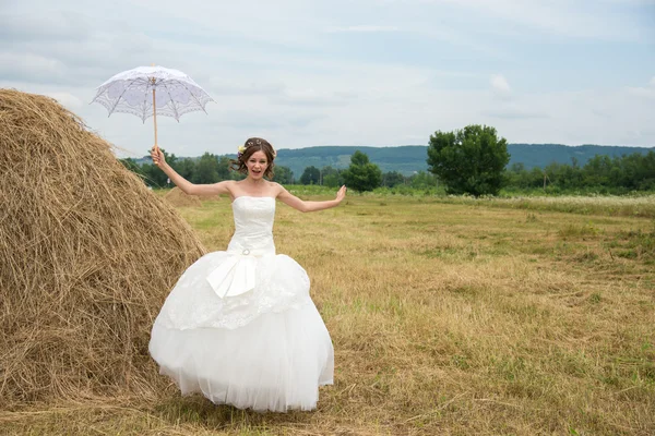 Bella sposa il giorno del matrimonio — Foto Stock