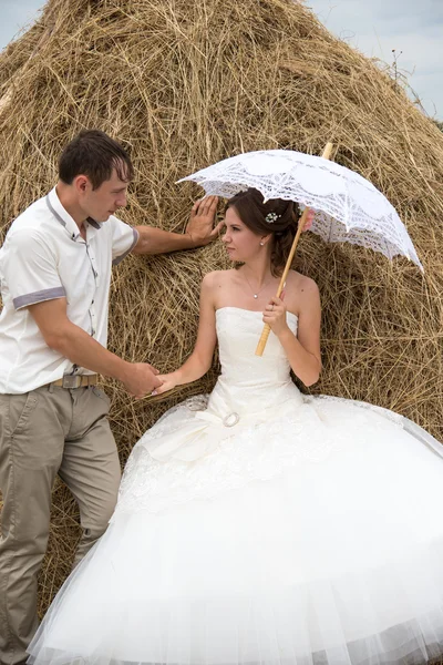 Young family on the wedding day for a walk — Stock Photo, Image