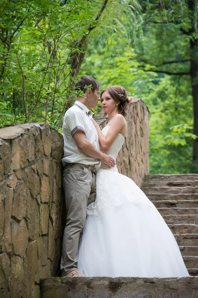 Hermosa pareja casada en el día de la boda Imagen de stock