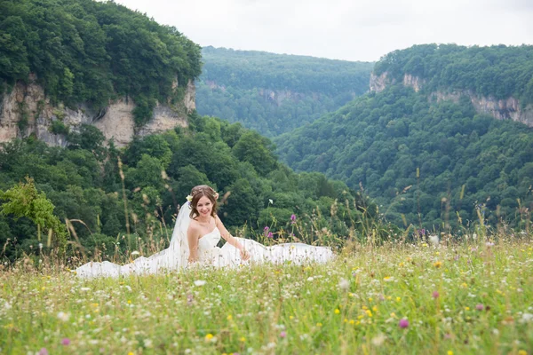 Bella sposa il giorno del matrimonio — Foto Stock