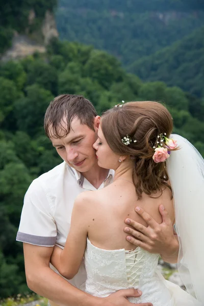 Krásný manželský pár ve svatební den — Stock fotografie
