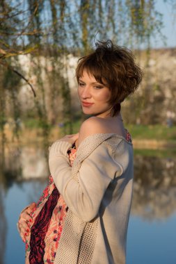 çekici bir genç kız portresi