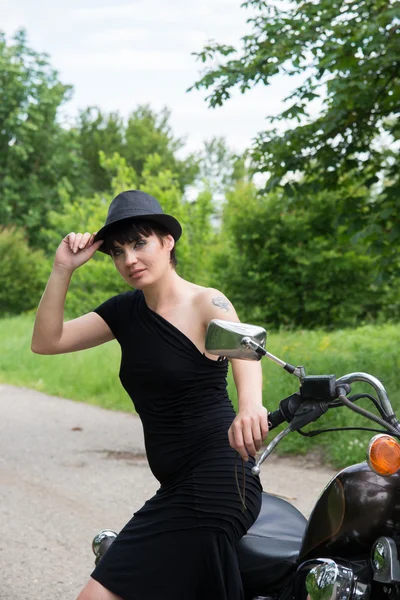 Young stylish girl and bike — Stock Photo, Image