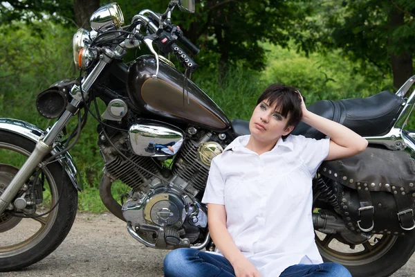 Young stylish girl and bike — Stock Photo, Image