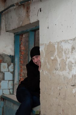 genç adam bir yürüyüş