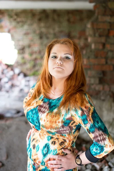 Retrato de uma linda menina ruiva — Fotografia de Stock