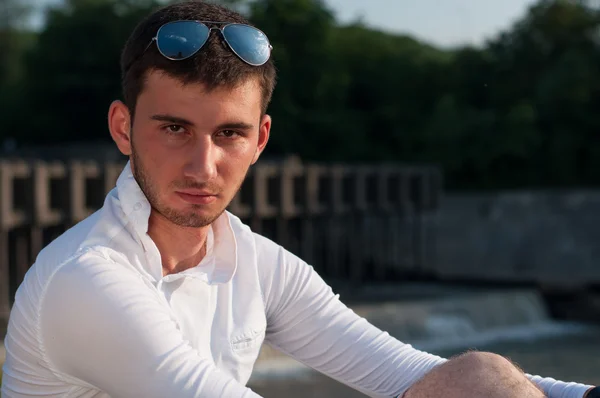 Retrato de um jovem — Fotografia de Stock